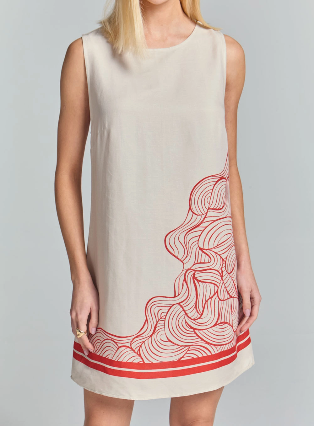 Vestido Comfort Reto Com Decote Redondo E Estampa Bege 3