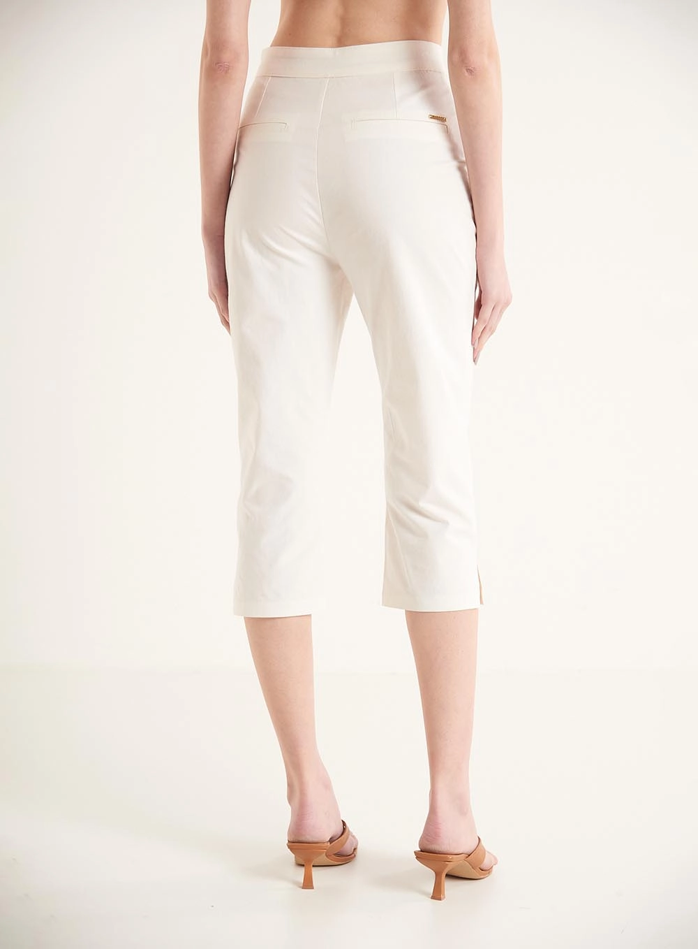 Calça Feminina Capri Comfort Off Shell