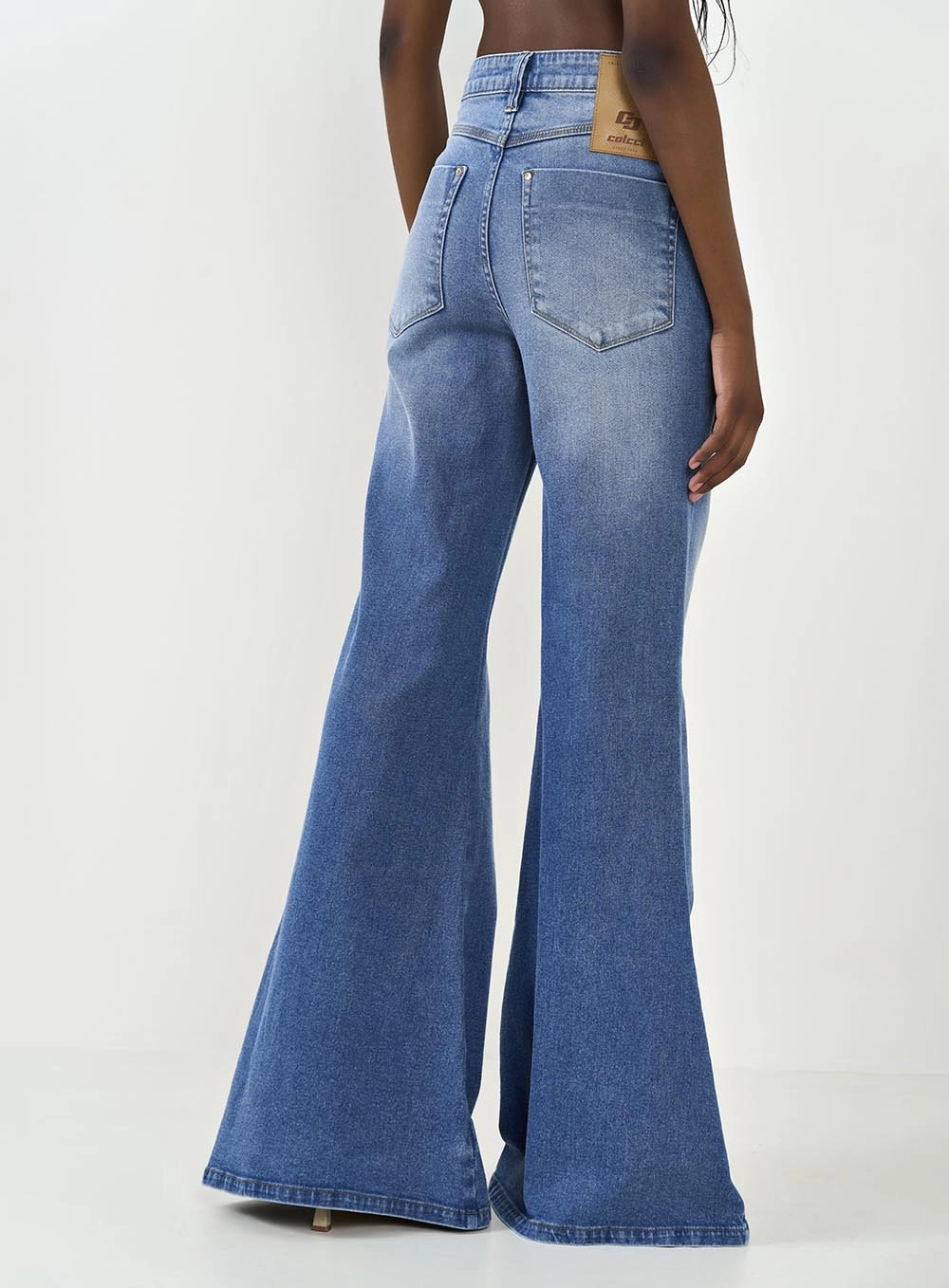 Calça Jeans Feminina Kendall Flare Índigo