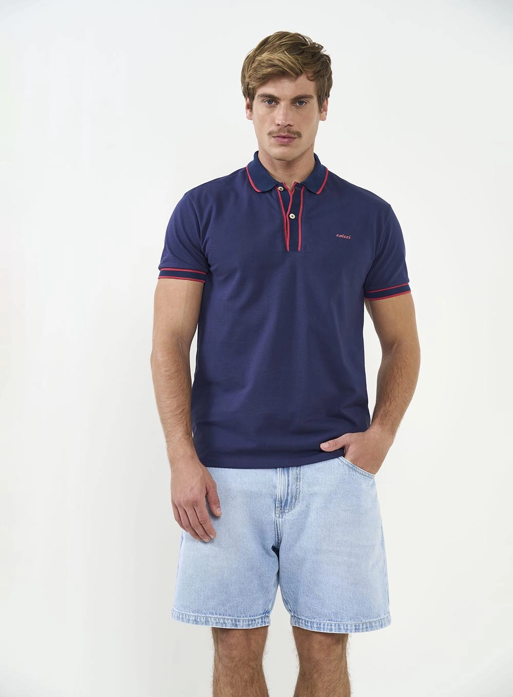 Polo Manga Curta Com Detalhe Em Listras Gola Manga Azul