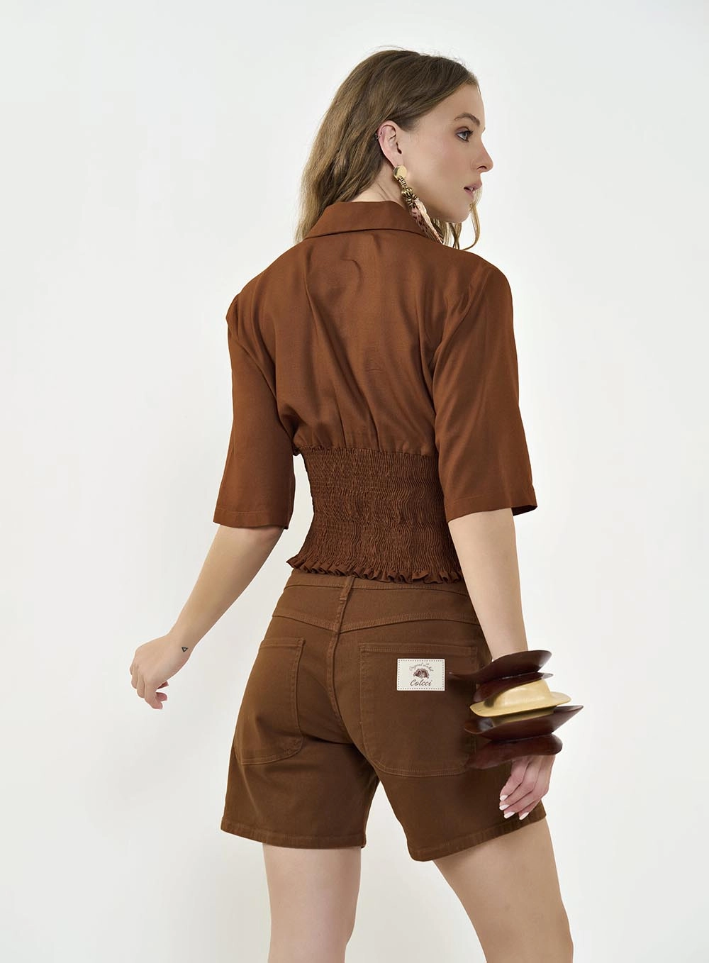 Camisa Comfort Com Detalhe Em Lastex Marrom