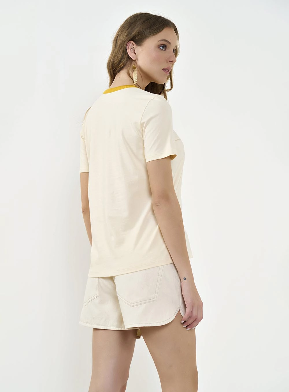 Camiseta Feminina Básica Comfort Com Estampa Bege Leblanc