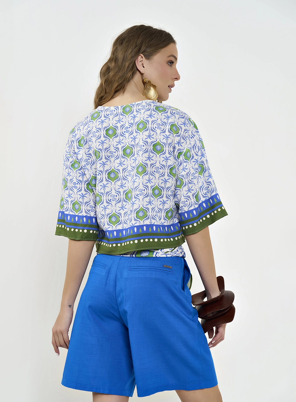 Camiseta Feminina Comfort Com Decote V Estampada Estampados