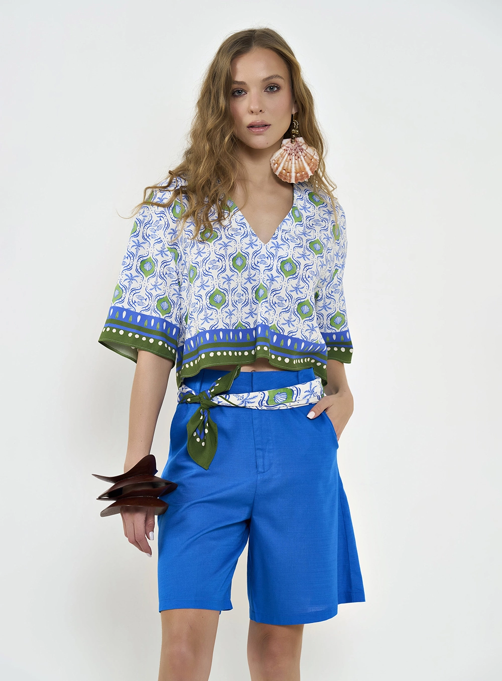 Camiseta Feminina Comfort Com Decote V Estampada Estampados