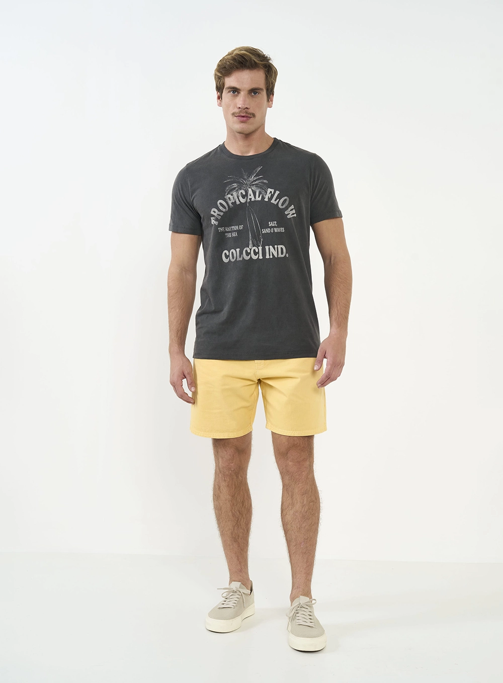 Camiseta Com Estampa Frontal Preto