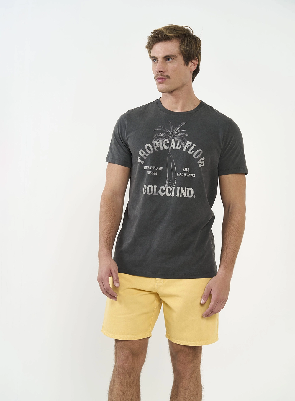Camiseta Com Estampa Frontal Preto