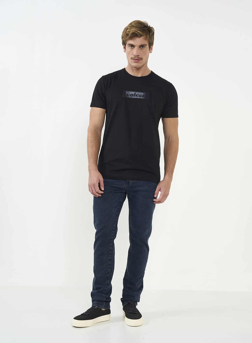Camiseta Manga Curta Com Estampa Em Logo Preto