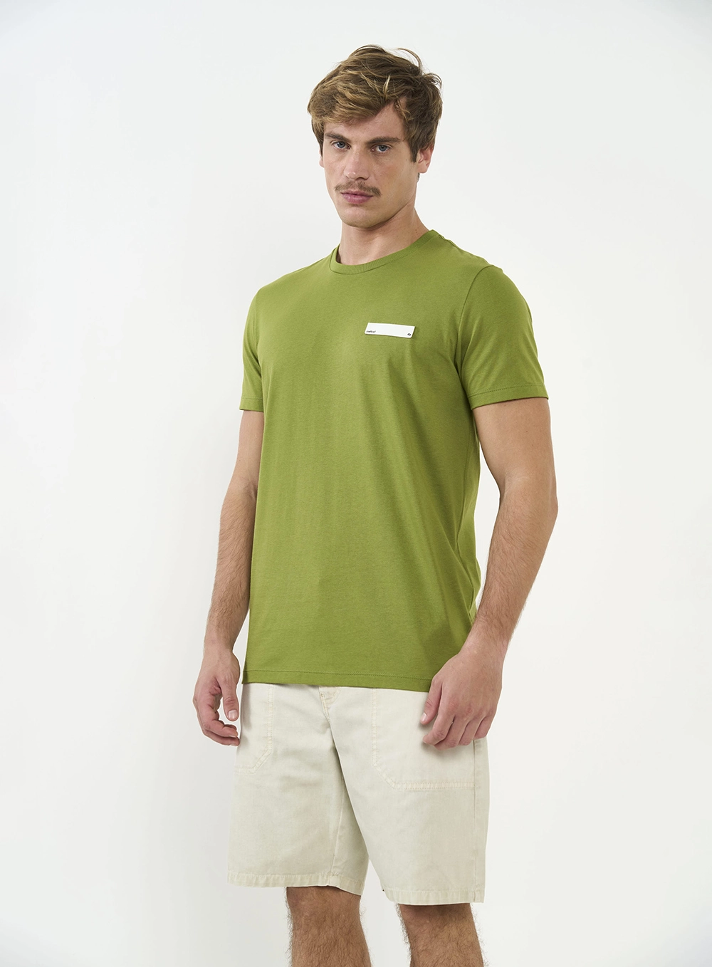 Camiseta Slim Com Detalhe Em Aplicação Verde