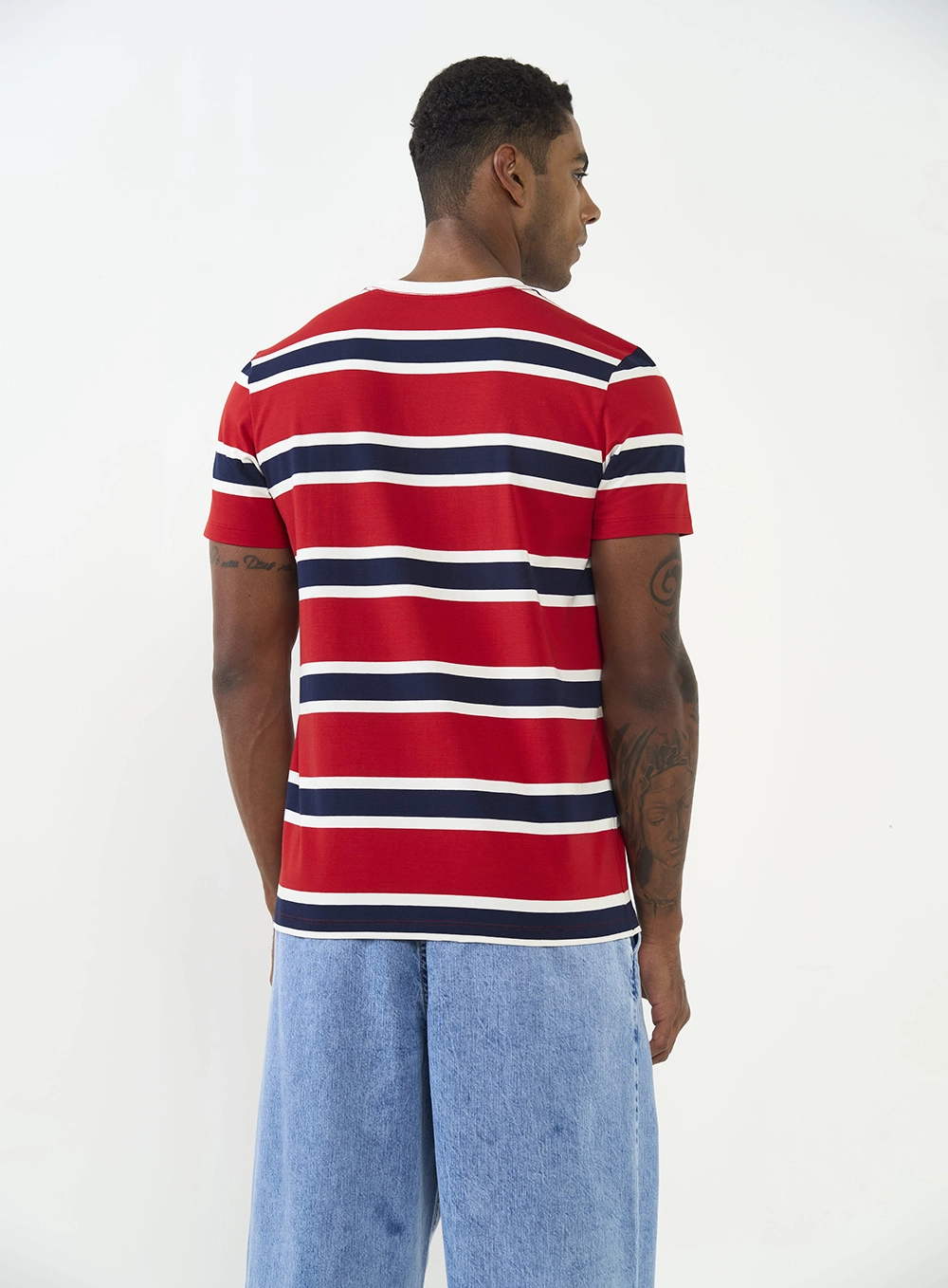 Camiseta Masculina Listrada Estampados