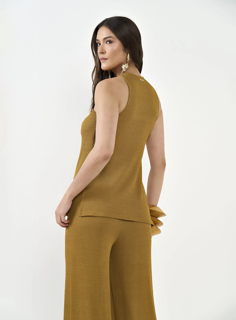 Blusa Alongada Com Detalhe Em Argolas Marrom Ebbela