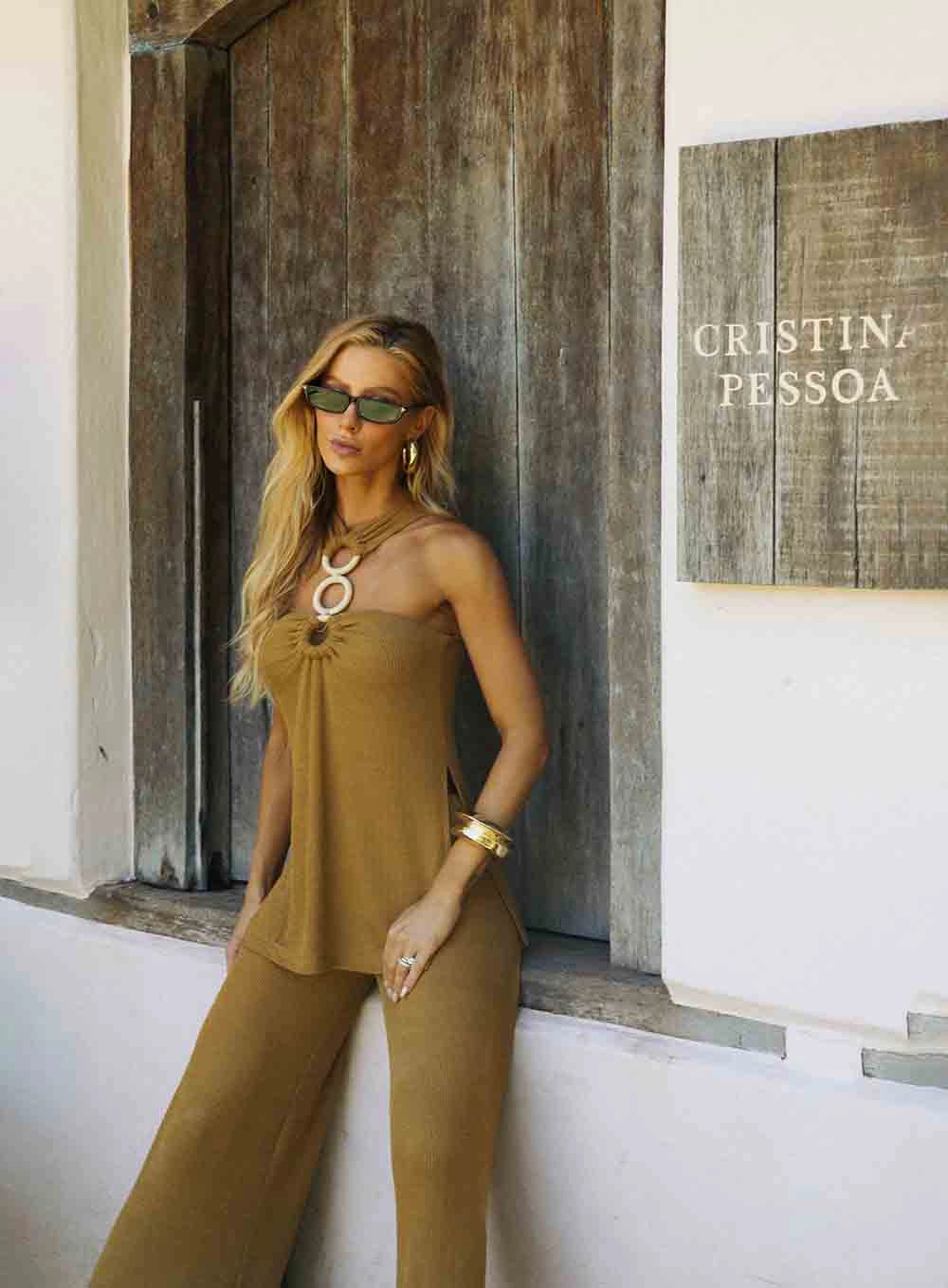 Blusa Alongada Com Detalhe Em Argolas Marrom Ebbela