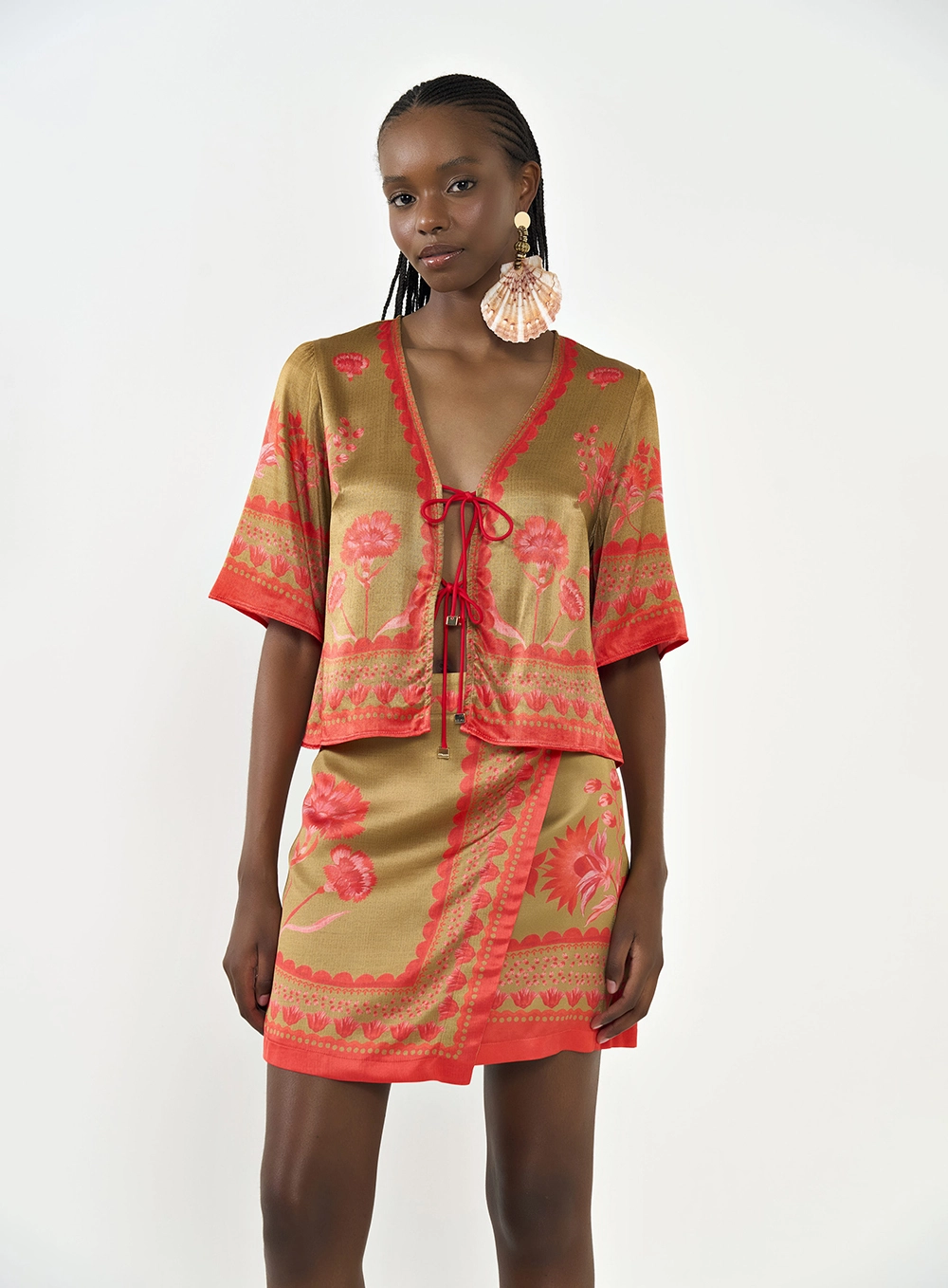 Blusa Comfort Estampada Com Amarração Frontal Estampados