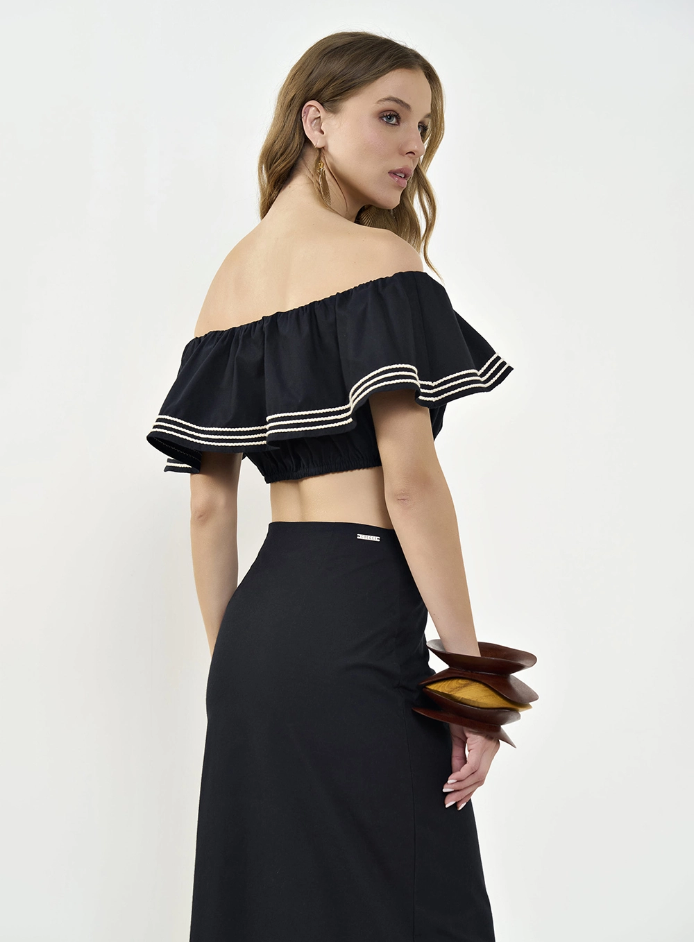 Blusa Encurtada Ombro A Ombro Preto