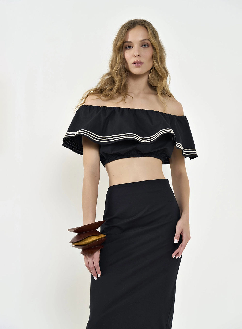Blusa Encurtada Ombro A Ombro Preto