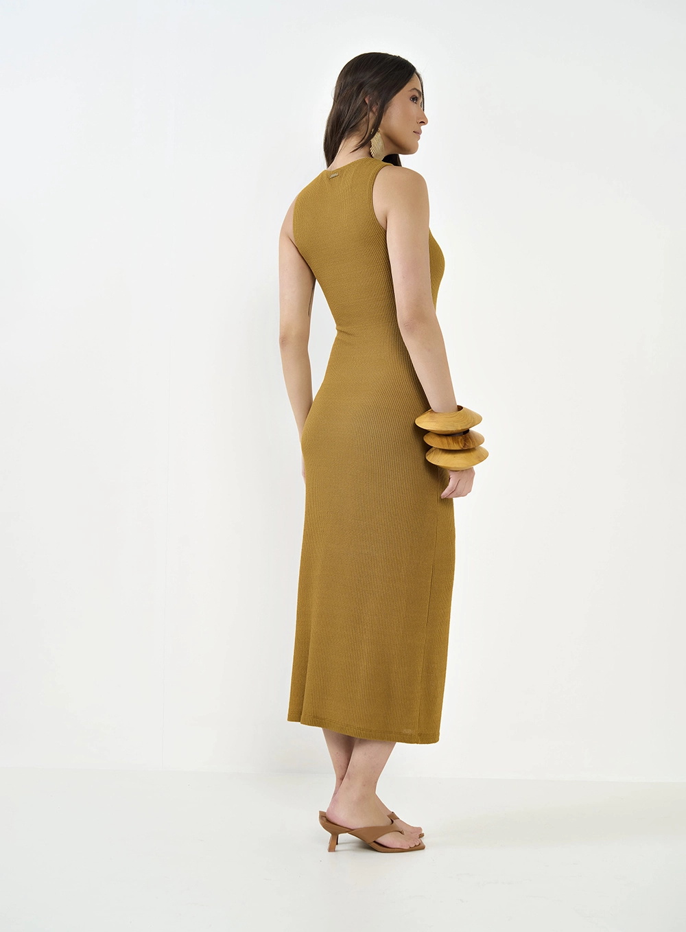 Vestido Midi Justo Com Aros Em Metal Marrom Ebbela