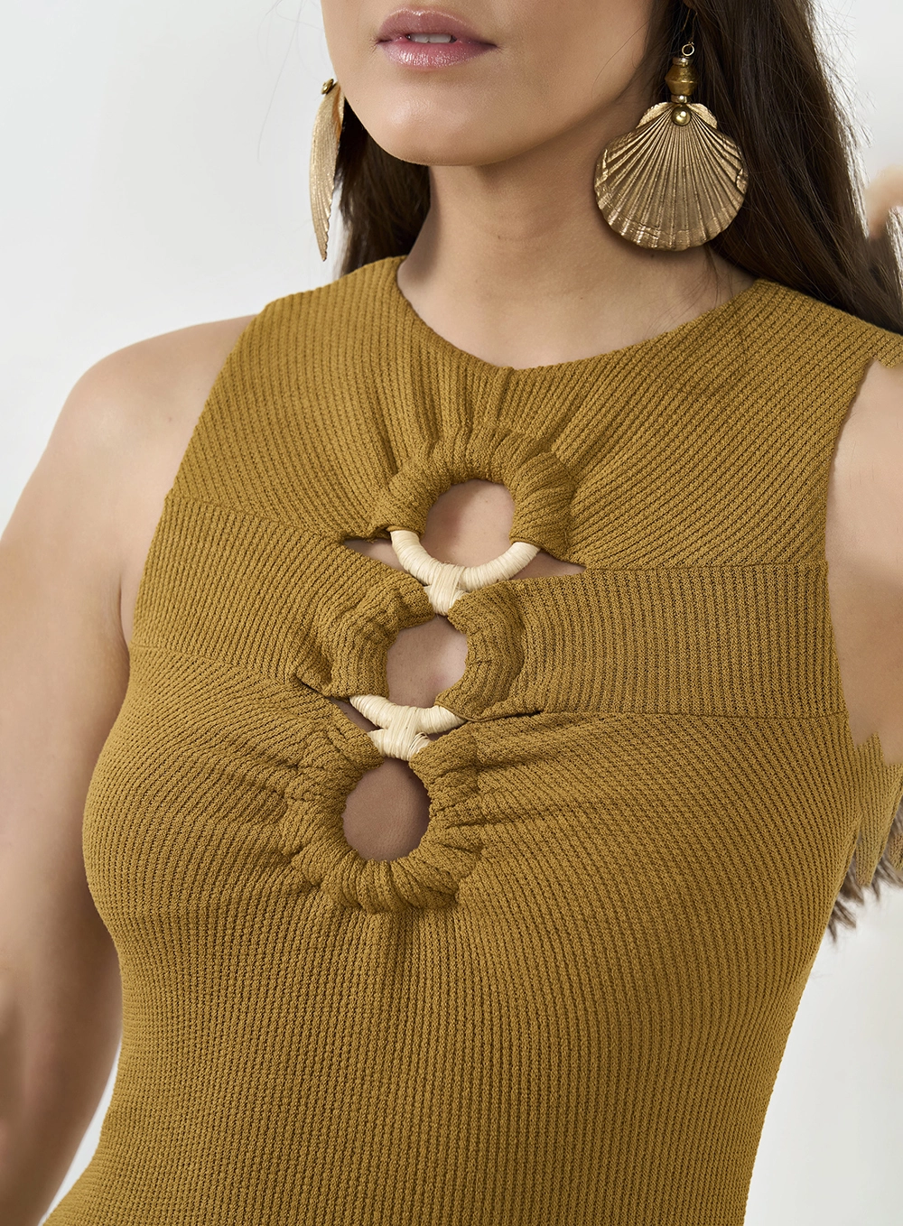 Vestido Midi Justo Com Aros Em Metal Marrom Ebbela