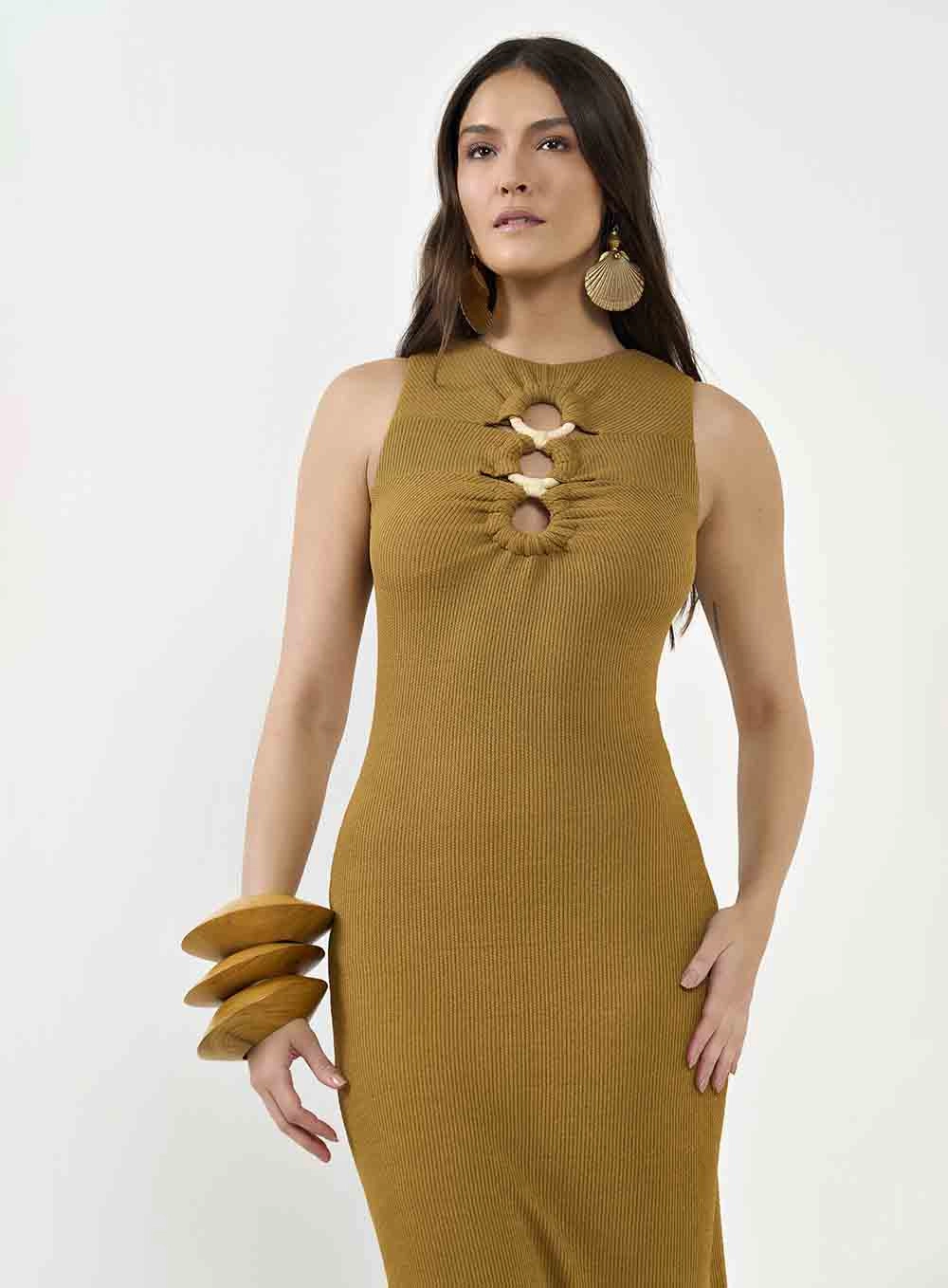 Vestido Midi Justo Com Aros Em Metal Marrom Ebbela