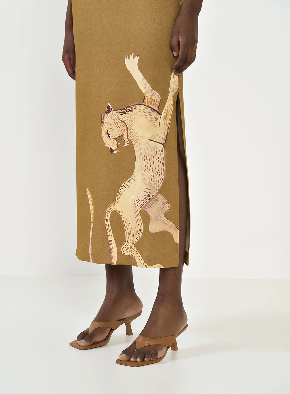 Vestido Midi Justo Com Estampa Marrom