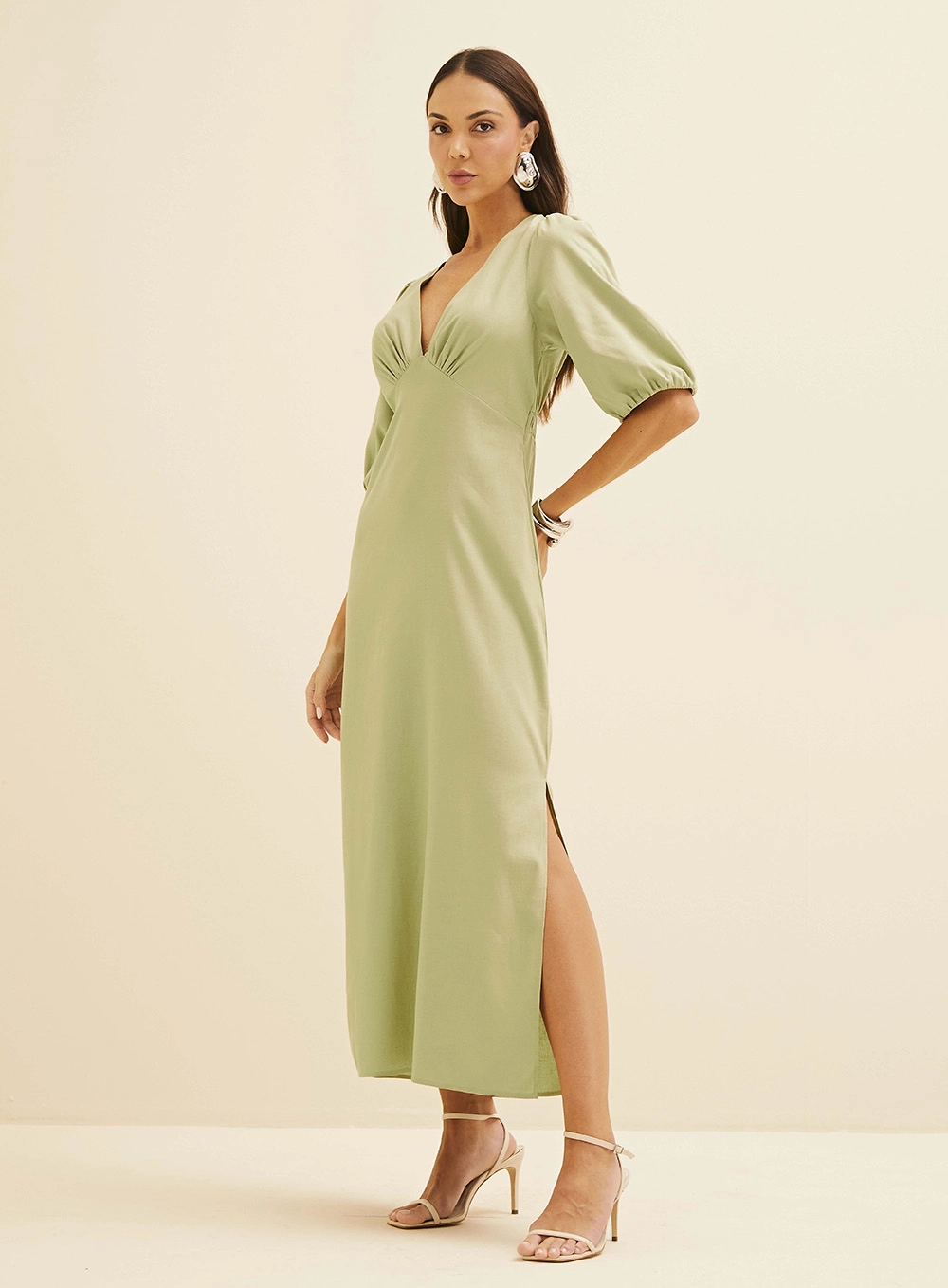 Vestido Midi Em Linho Com Mangas Amplas Verde 4