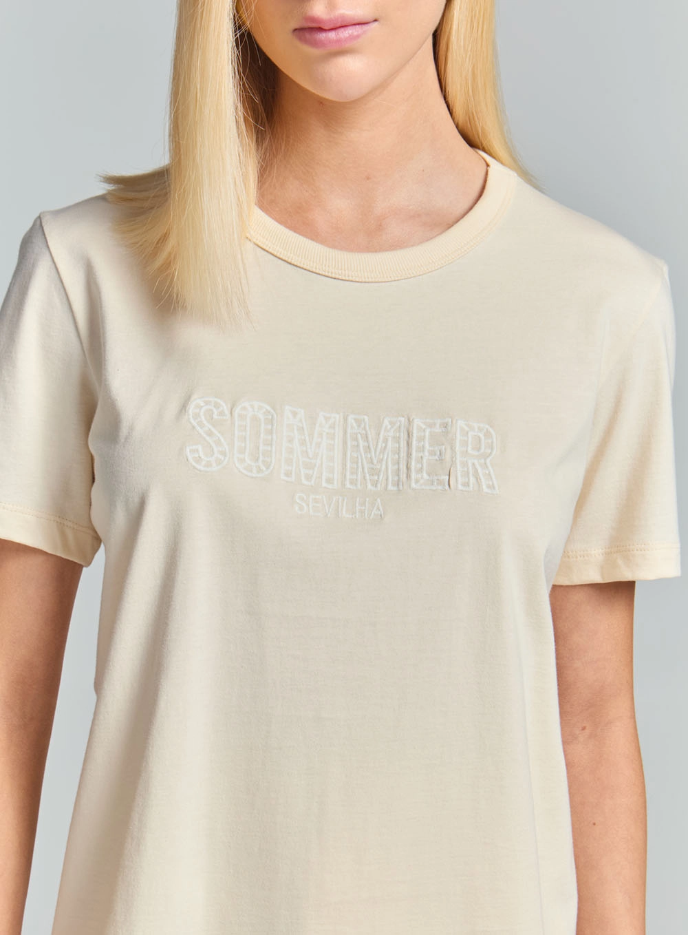 Camiseta Básica Comfort Com Detalhe Bege 3