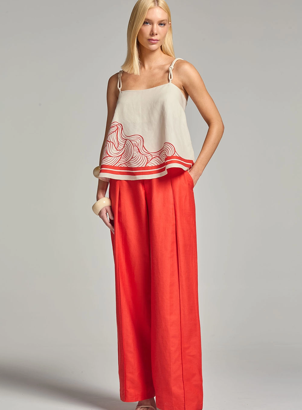 Blusa Evasê Alças Finas E Estampada Bege 1
