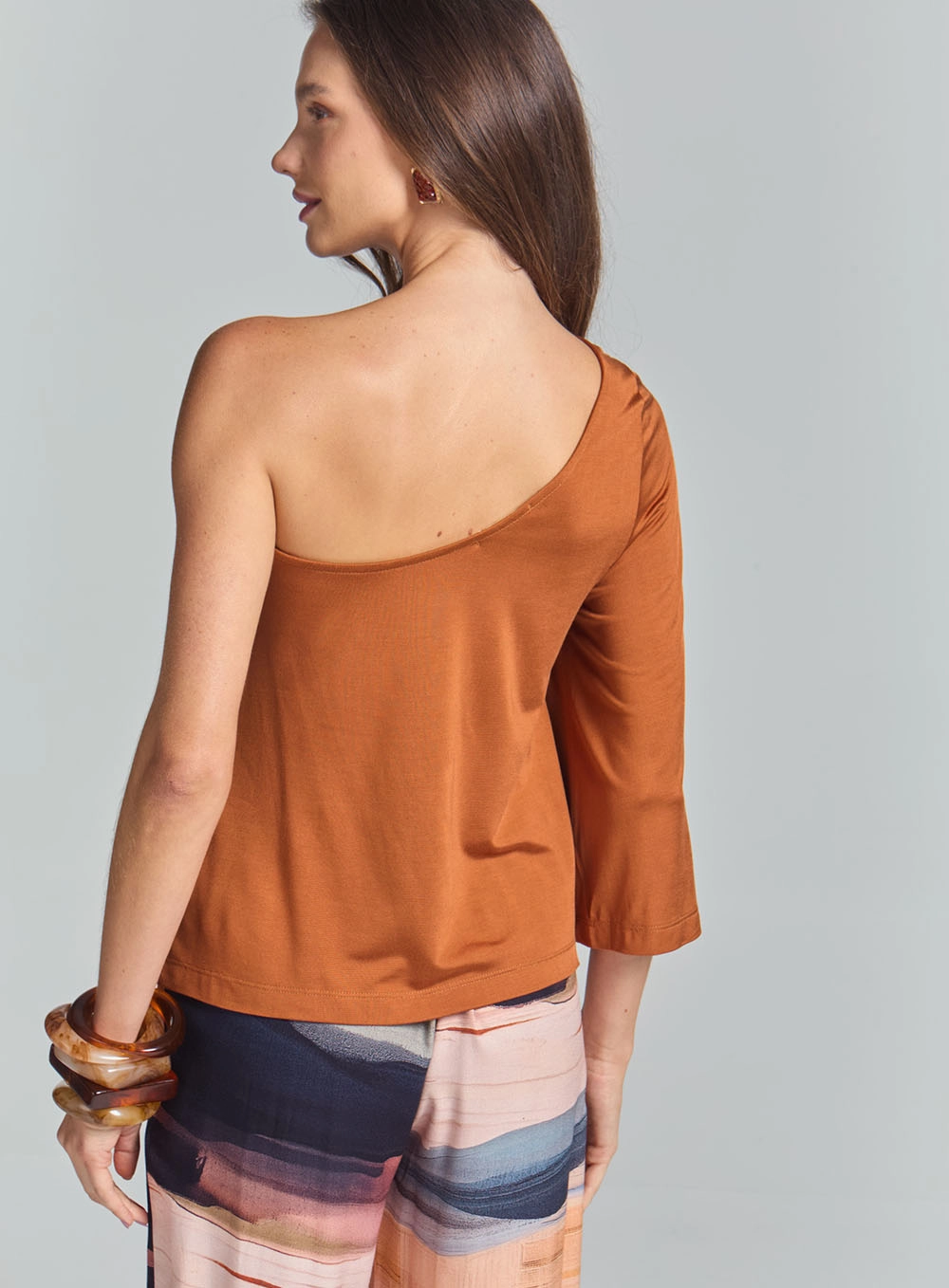 Blusa Assimétrica De Um Ombro Só Marrom 4