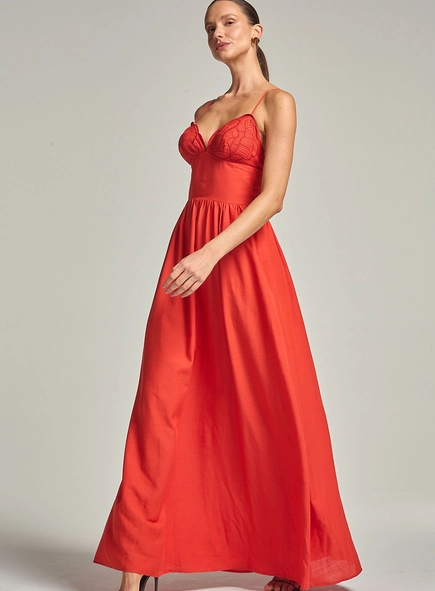 Vestido Longo Com Bordado No Busto