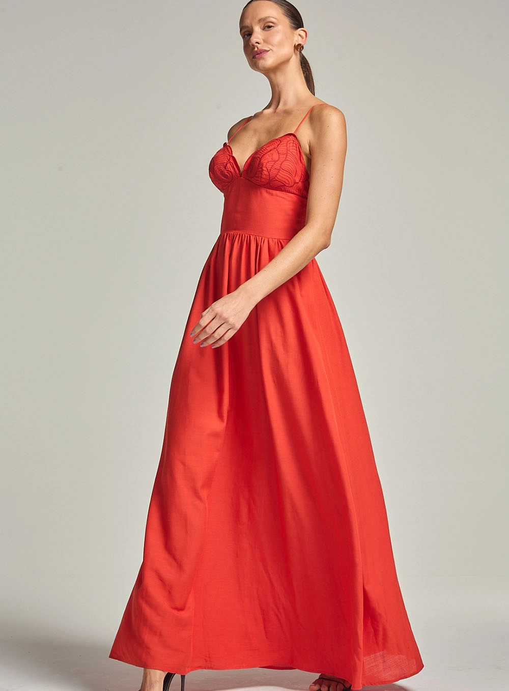 Vestido Longo Com Bordado No Busto Vermelho 1