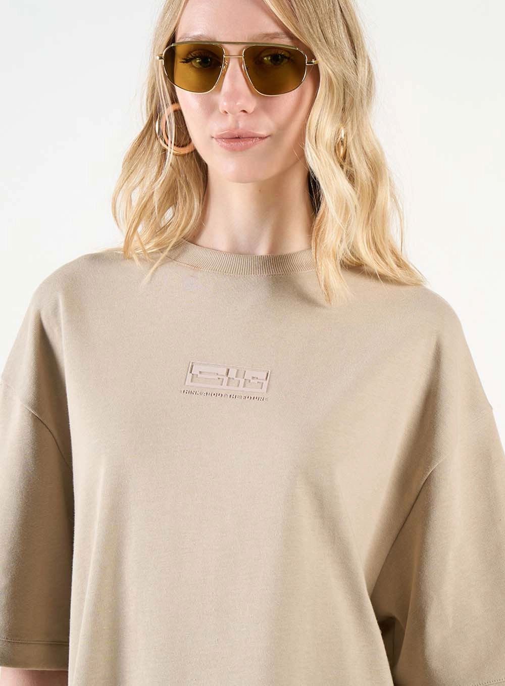 Camiseta Oversized Básica Bege 3