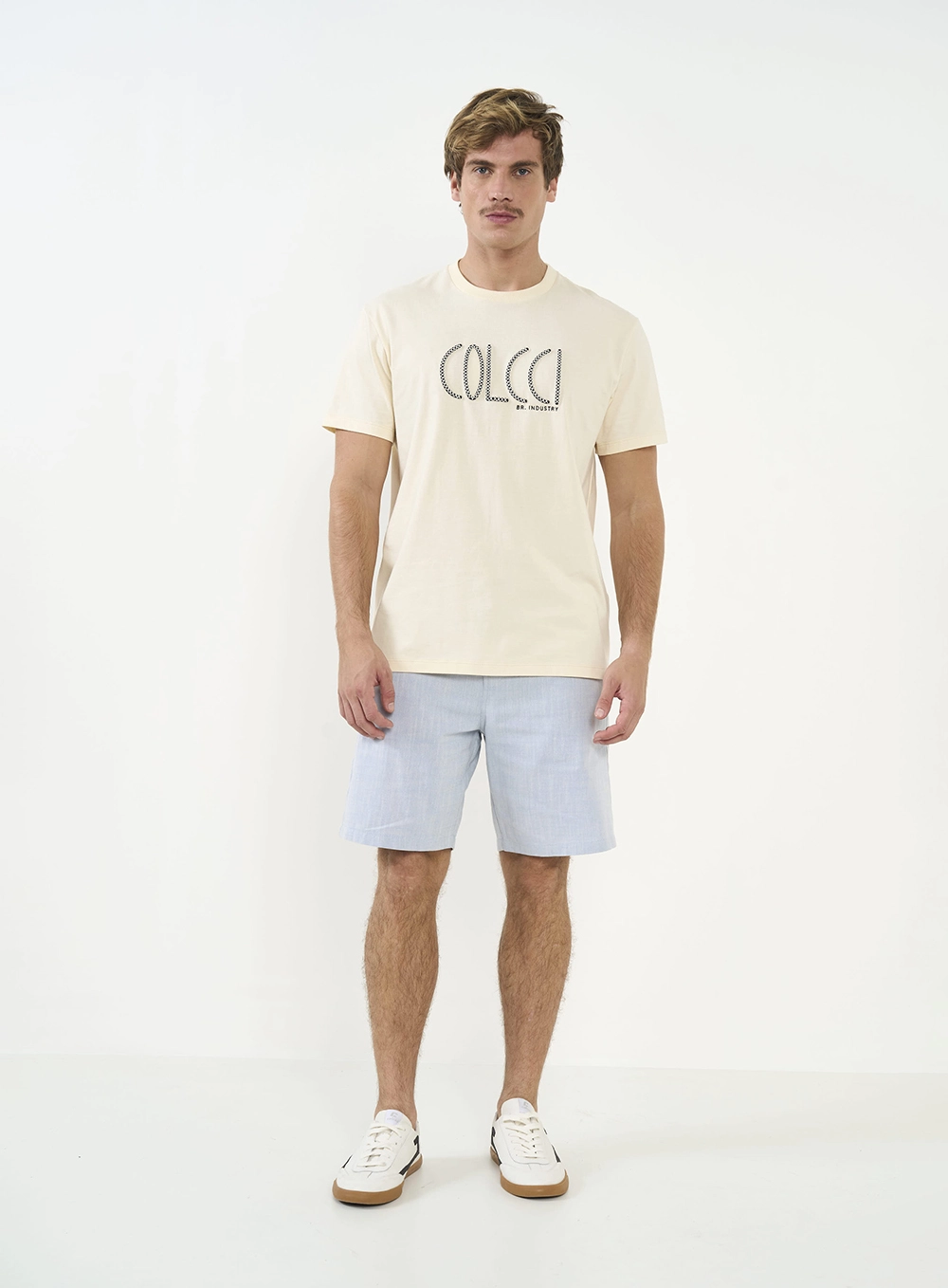Camiseta Manga Curta Com Logo Frontal Bege