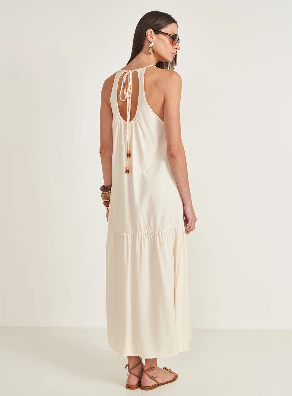 Vestido Midi Comfort Com Abertura Costas Bege
