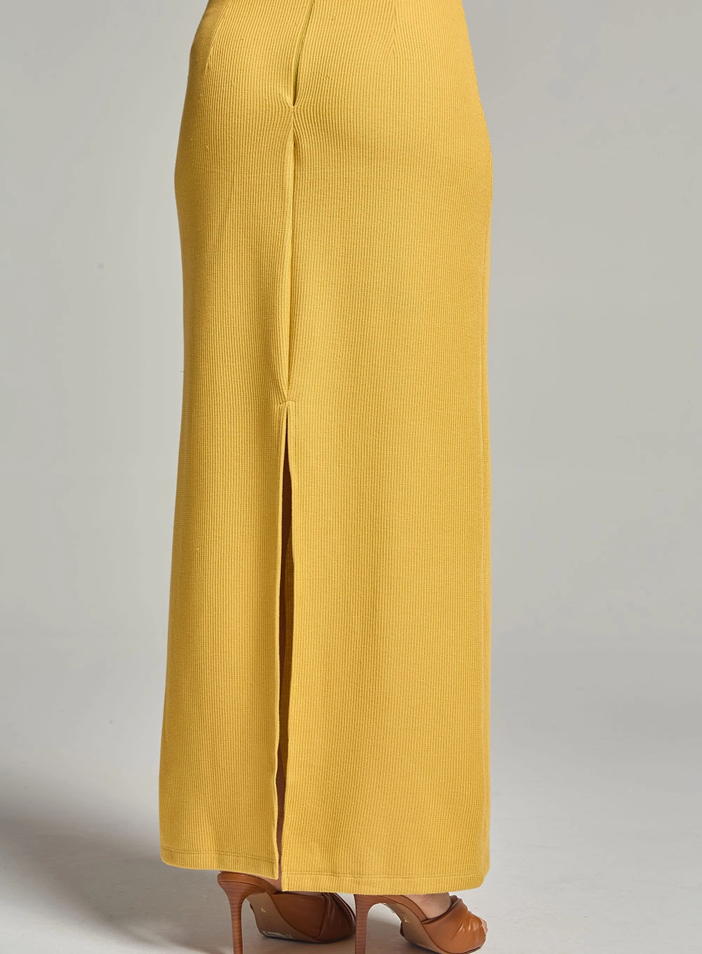 Saia Longa Slim Canelada Com Fenda Amarelo 4