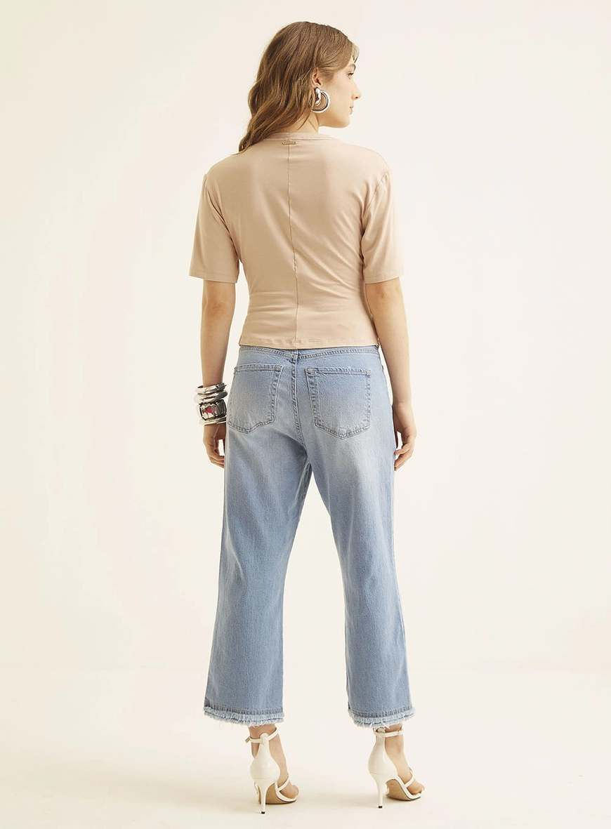 Camiseta Feminina Encurtada Com Detalhes Frontais Bege 5