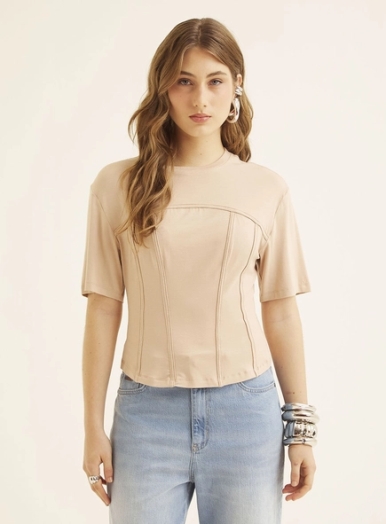 Camiseta Feminina Encurtada Com Detalhes Frontais
