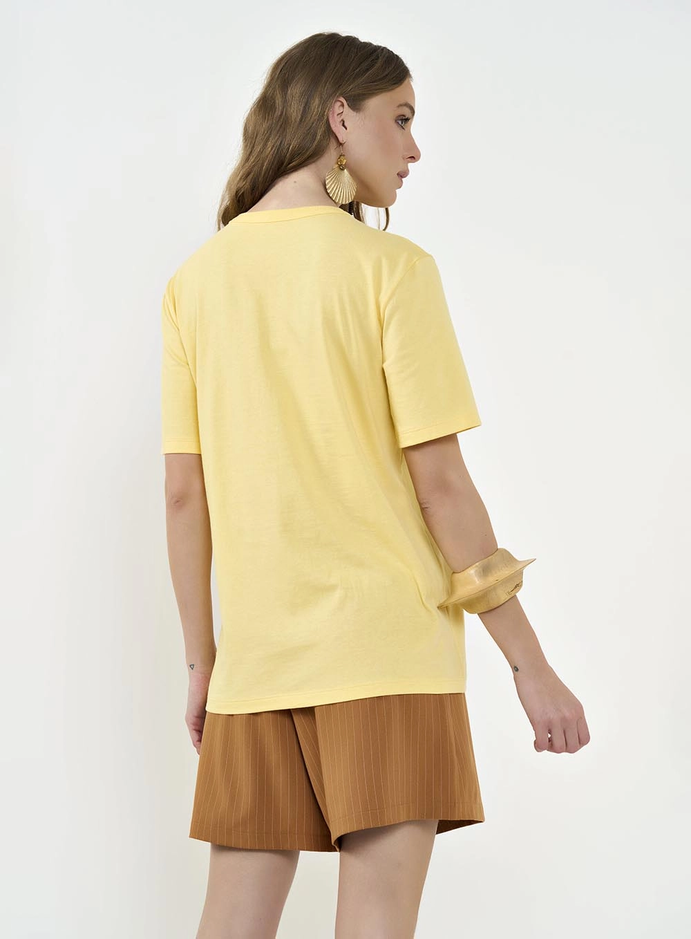 Camiseta Feminina Boy Básica Com Estampa Amarelo