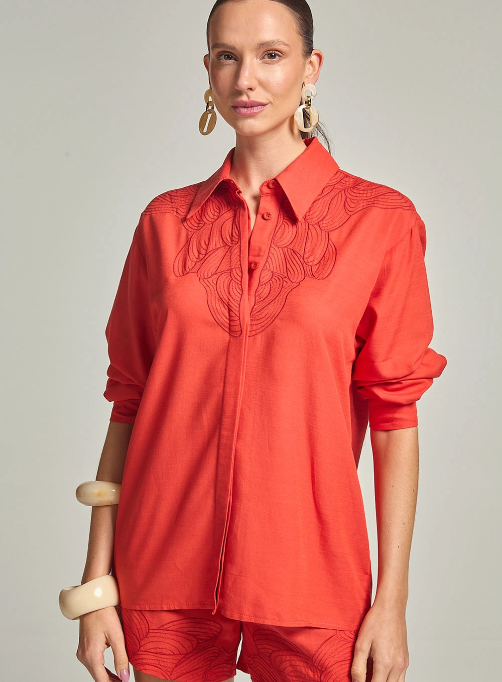 Camisa Feminina Comfort Bordada Vermelho 2
