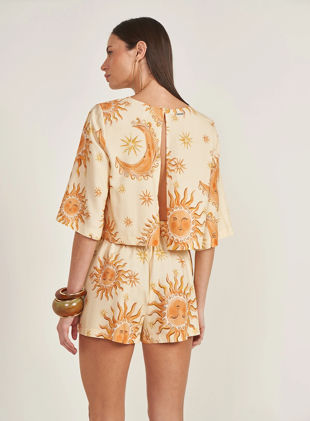 Blusa Estampada Com Abertura Costas Estampados