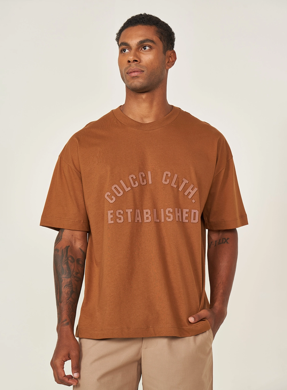 Camiseta Masculina Estampada Manga Curta Oversized Marrom