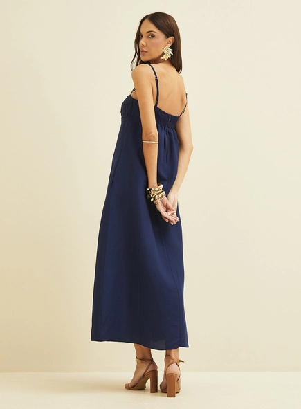 Vestido Midi Fluido Com Decote Bordado