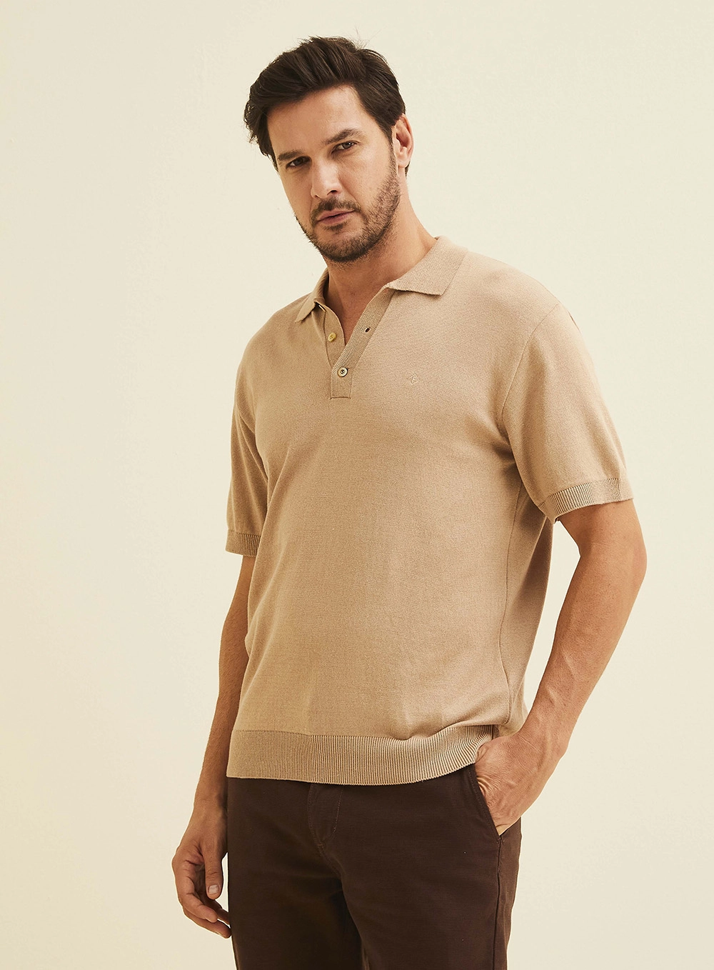 Polo Masculina Em Tricô Bege 2