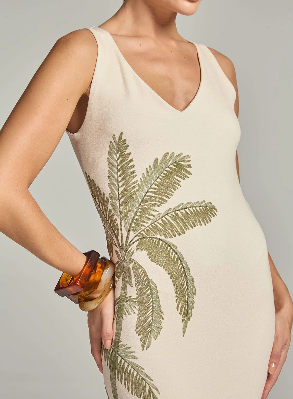 Vestido Longo Estampado Com Decote V E Fenda Bege 3