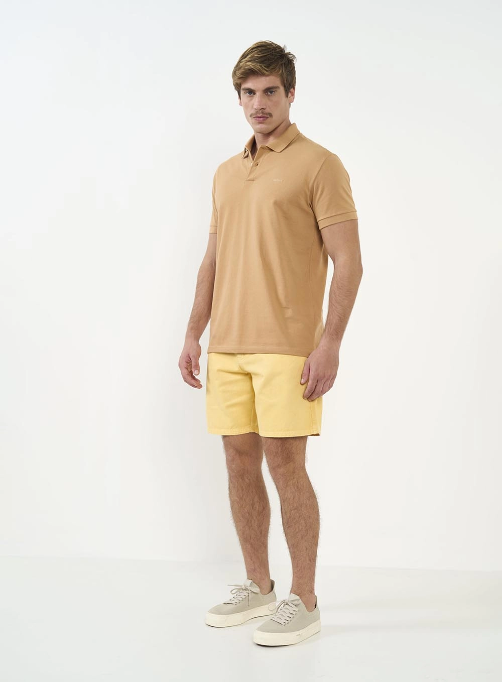 Bermuda Em Sarja Bona Amarelo