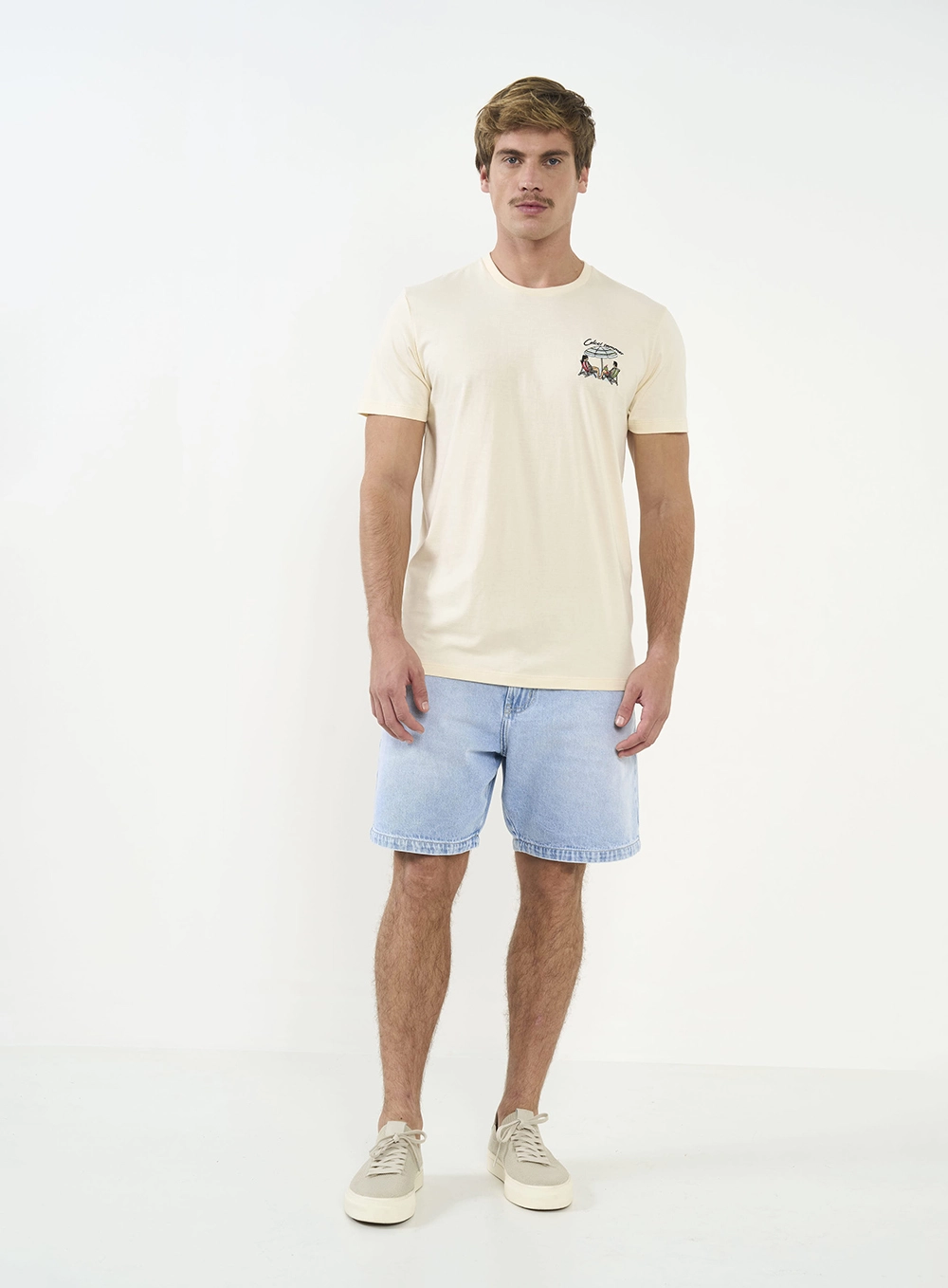 Camiseta Masculina Com Detalhe Em Estampa Bege