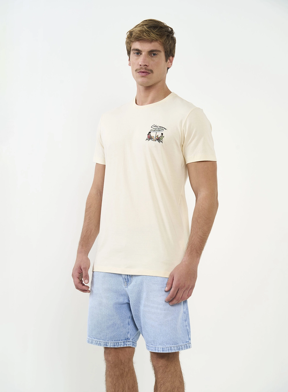 Camiseta Masculina Com Detalhe Em Estampa Bege