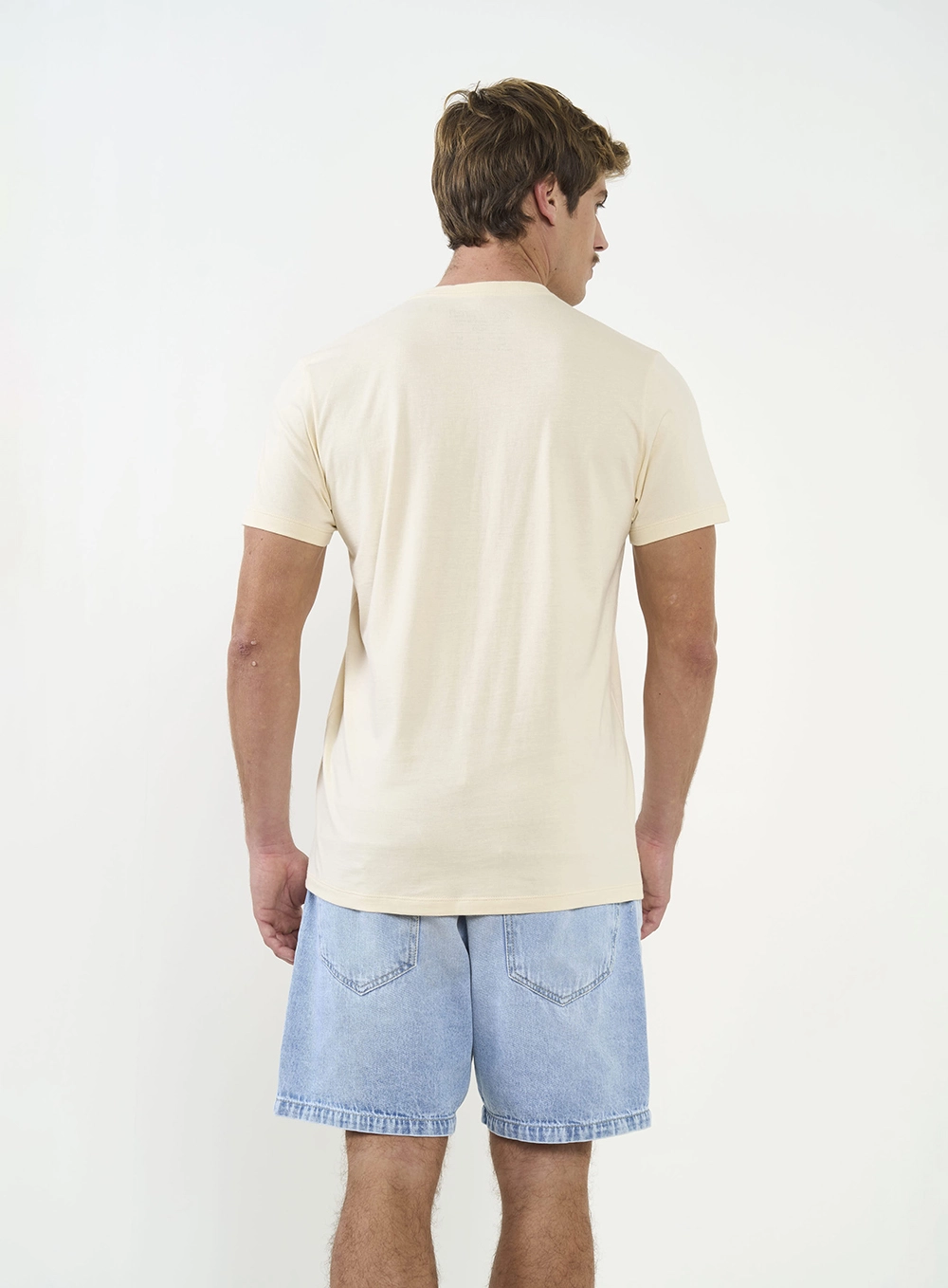 Camiseta Masculina Com Detalhe Em Estampa Bege