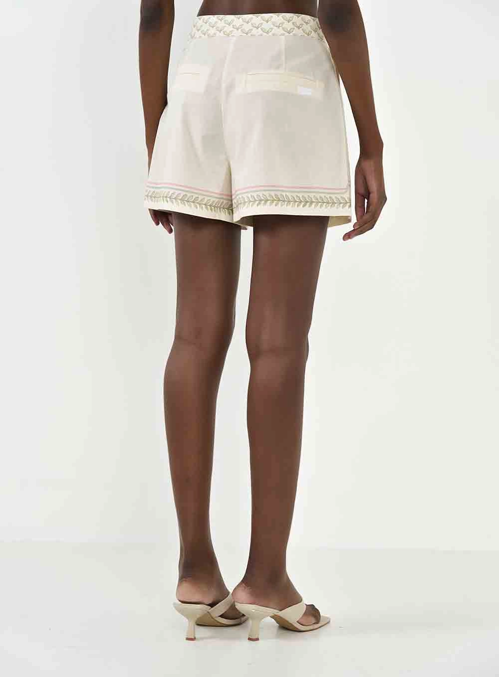 Short Joana Com Estampa Bege
