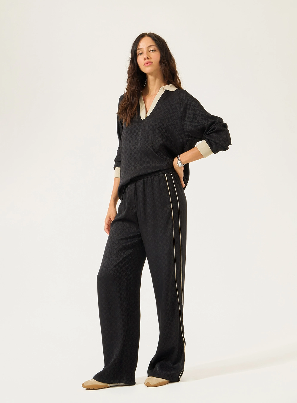 Calça Comfort Com Listras Laterais Preto