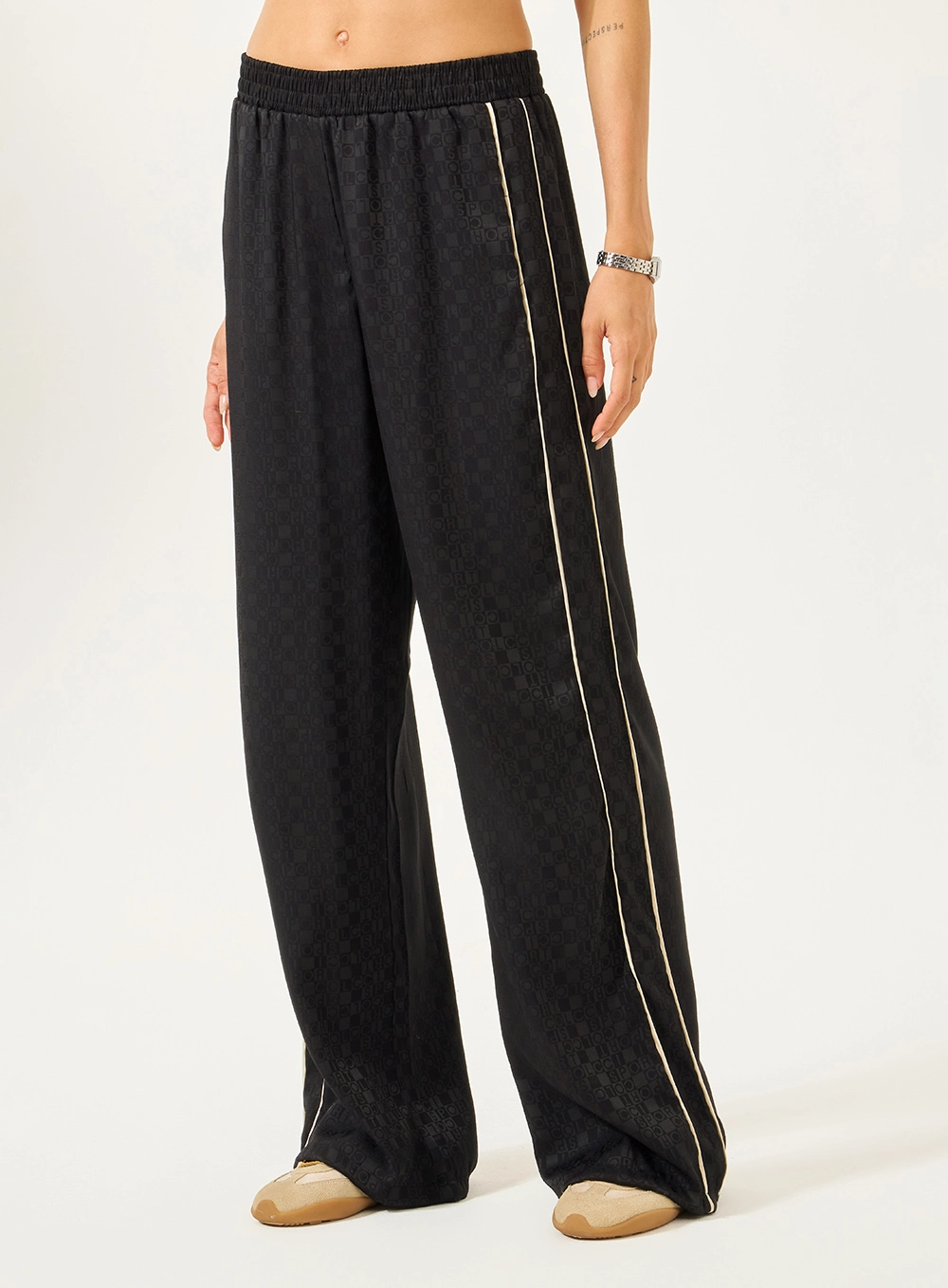 Calça Comfort Com Listras Laterais Preto