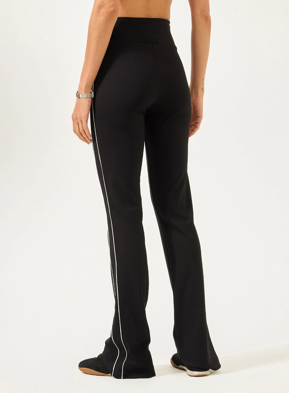 Calça Perfect Fit Flare Com Listras Laterais Preto