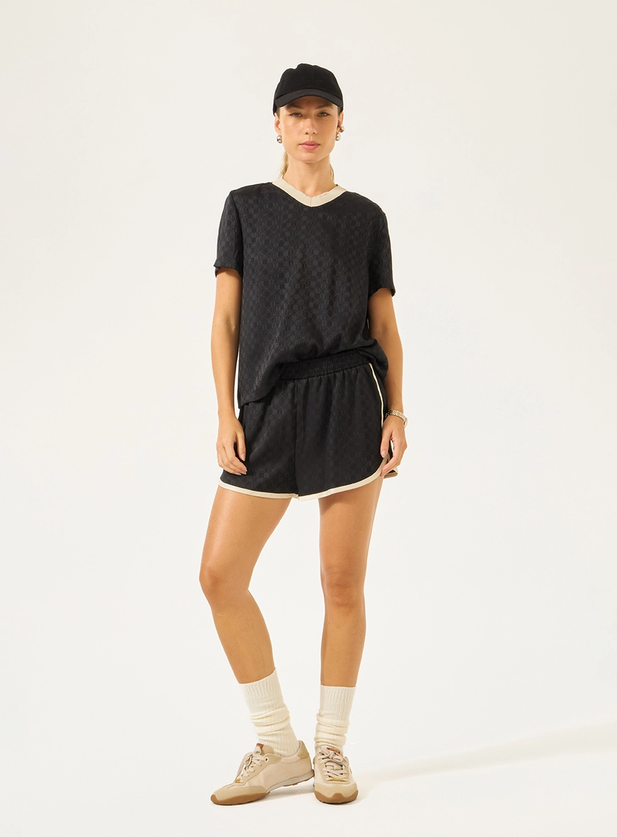 Short Comfort Com Detalhe Em Listra